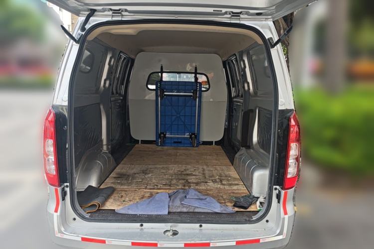 Used Wuling Hongguang V 2022 1.5L Jingqu Edition Enclosed-Window Vehicle with Hydraulic Power Steering LAR
