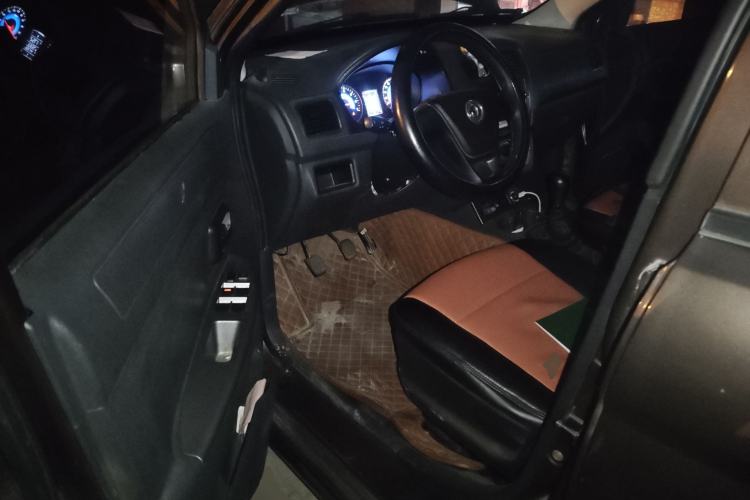 Used Dongfeng Fengon 330 2014 1.5L Manual Utility Version DK15 Driver Seat