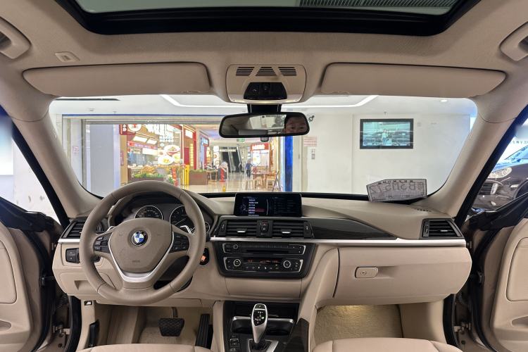 Used BMW 3 Series GT 2013 328i Sport Design Package Interior 3