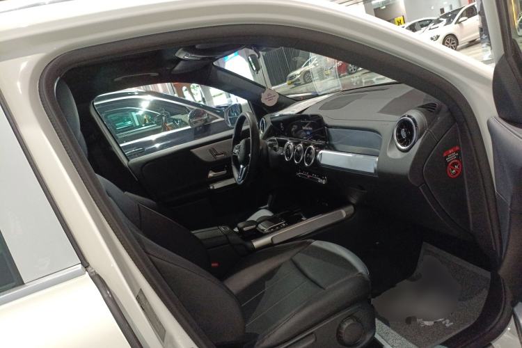 Used Mercedes-Benz GLB 2023 Refresh GLB 200 Fashion Edition
