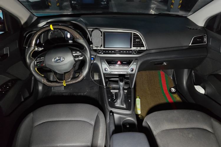 Used Hyundai Elantra (6th Generation / Lingdong) 2018 1.4T Dual-Clutch Xuan Dong · Dynamic Edition Center Console