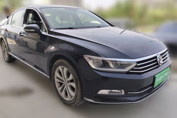 Used Volkswagen Magotan 2017 330TSI DSG Luxury Model Front Right 45 Deg