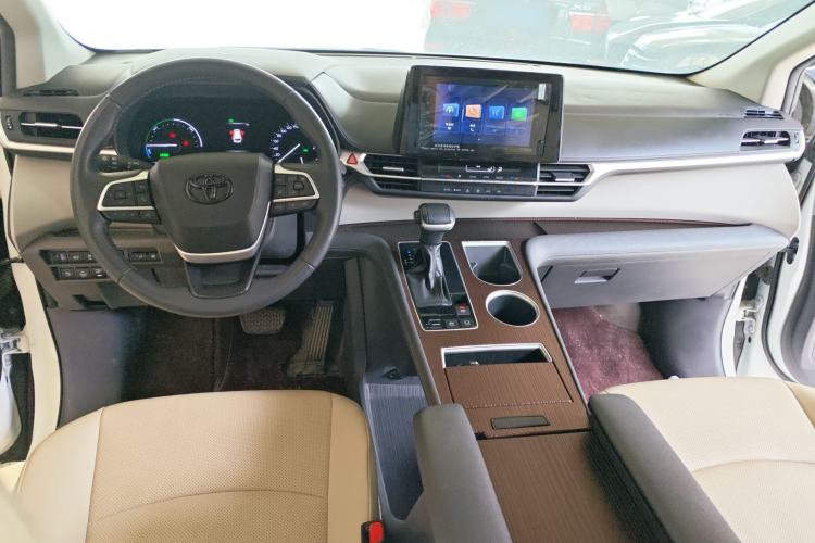 Used Toyota Granvia 2023 2.5L Hybrid Comfort Edition
