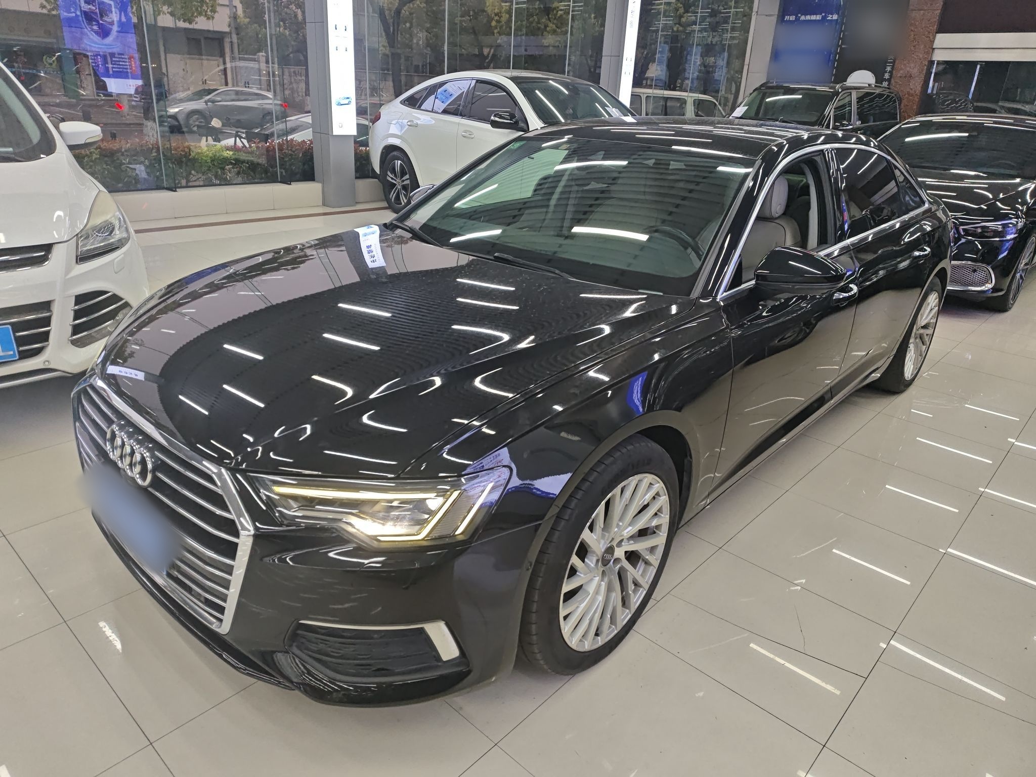 Под передней частью автомобиля