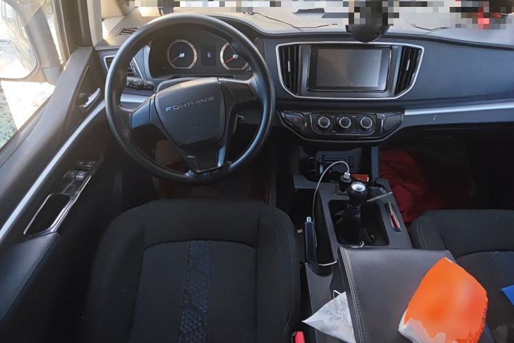 Used FORTHING Lingzhi 2023 M5L 1.6L Comfort 9-Seater
