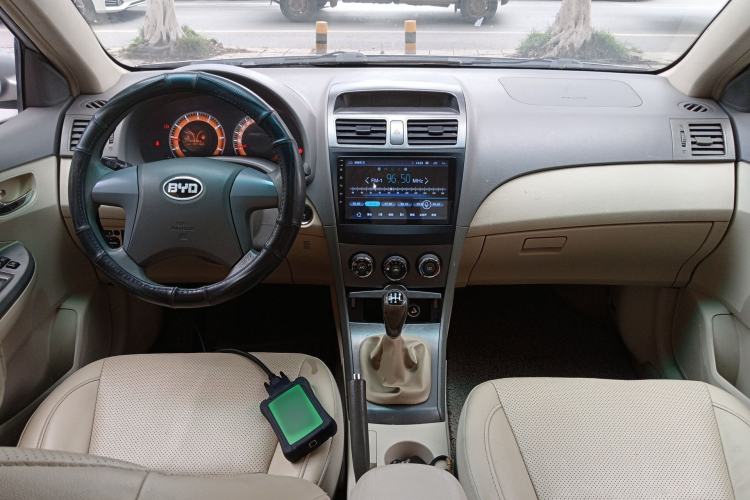 Used BYD L3 2012 1.5L Manual Comfort Edition Center Console