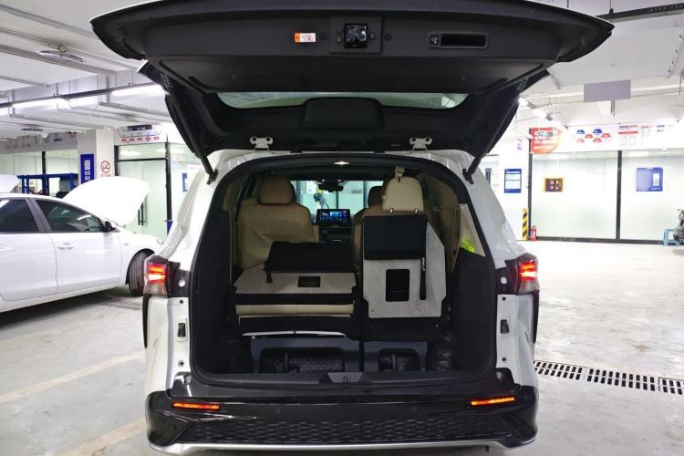 Used Toyota Granvia 2023 2.5L Hybrid Prestige PLUS Edition
