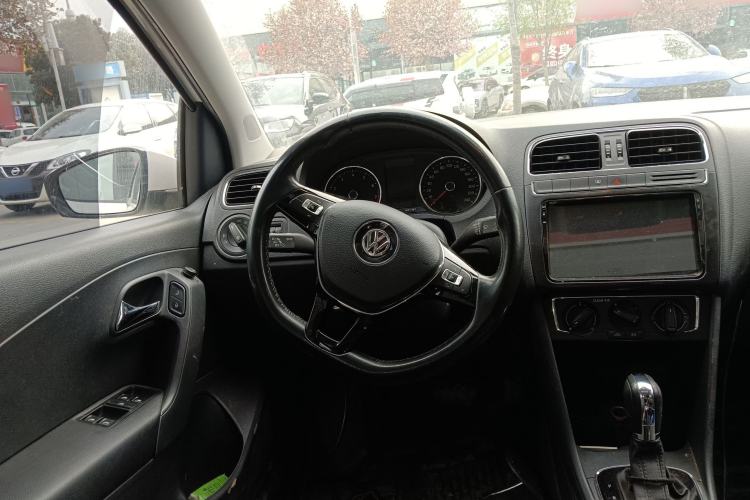 Used Volkswagen Polo 2016 1.6L Automatic Comfort Model Steering Wheel