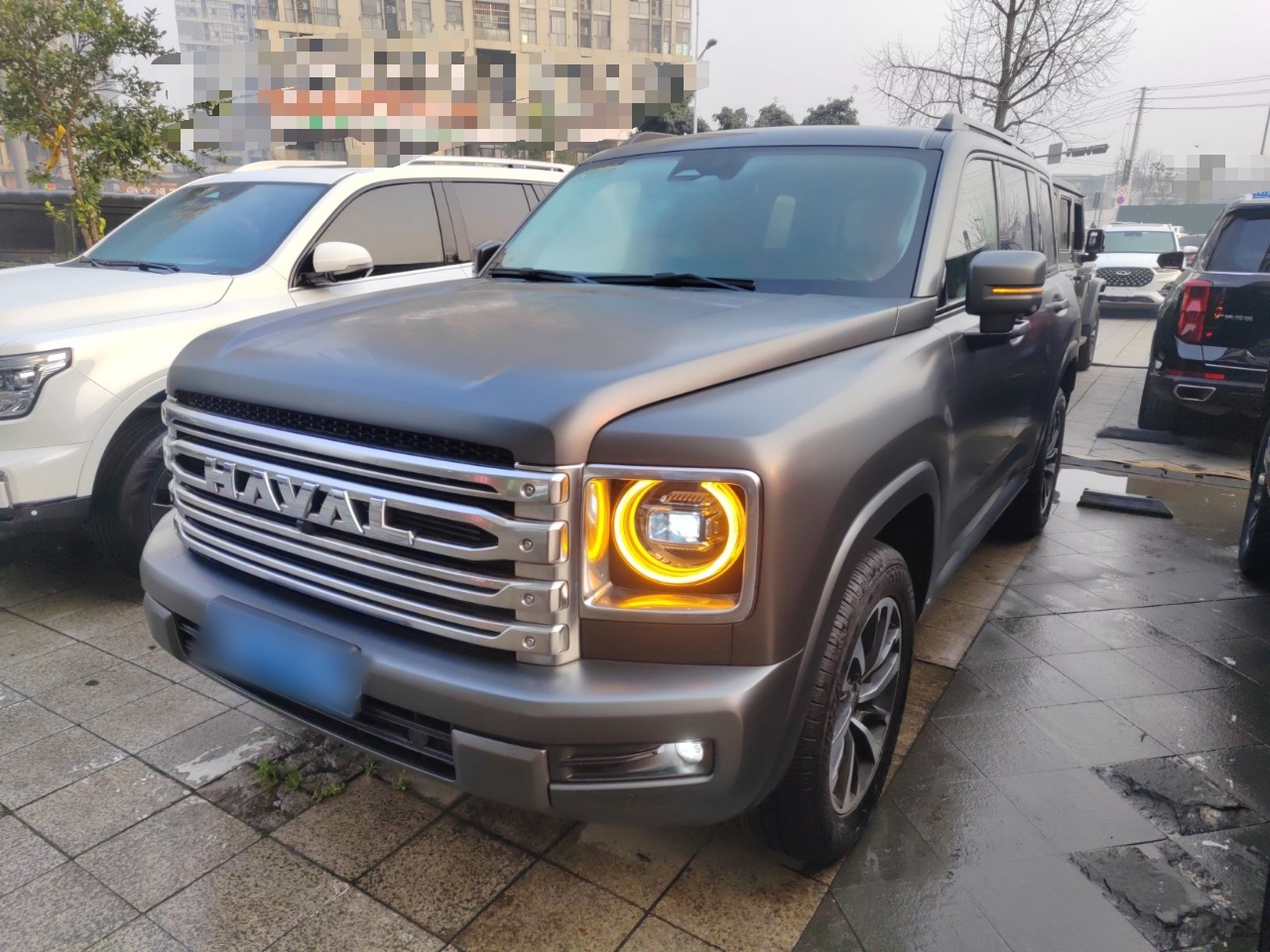 Под передней частью автомобиля