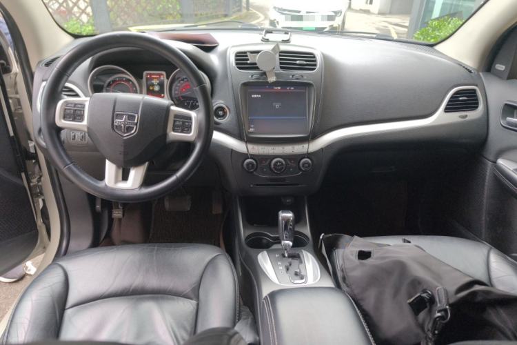 Used Dodge Journey 2013 2.4L Two-Wheel Drive Luxury Version