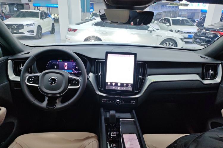 Used Volvo XC60 2026 B5 4x4 Smart Luxury Edition