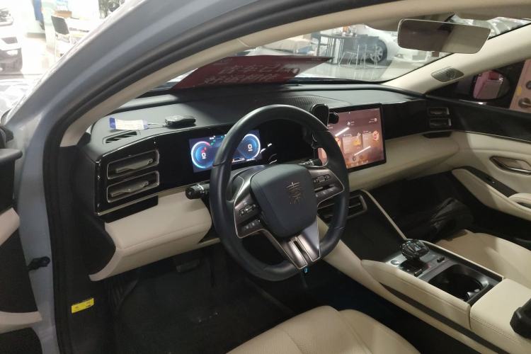 Used BYD Qin L 2024 DM-i 120KM Leading Model Center Console