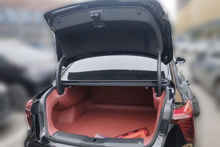 Used Hongqi H5 2025 2.0T Automatic Flag Edition – 500 000 Units Commemorative Version
