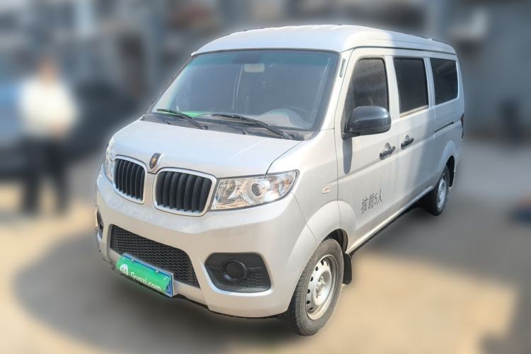Used Jinbei Hiace X30 2023 1.5L Wealthy-Style Passenger Van 5/6/7-Seater Non-Air-Conditioned Version SWC15M
