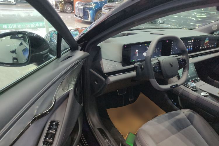 Used VOYAH PASSION 2024 PHEV Four-Wheel Drive Ultra-Long Range Flagship Model Driver Seat