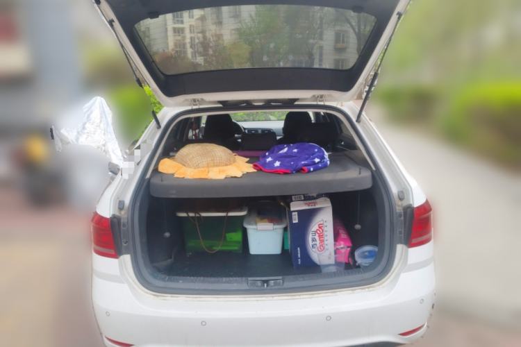 Used Volkswagen Gran Lavida 2015 1.6L Automatic Fashion Edition Trunk