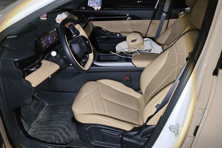 Used Geely Galaxy L6 2023 60km PLUS
