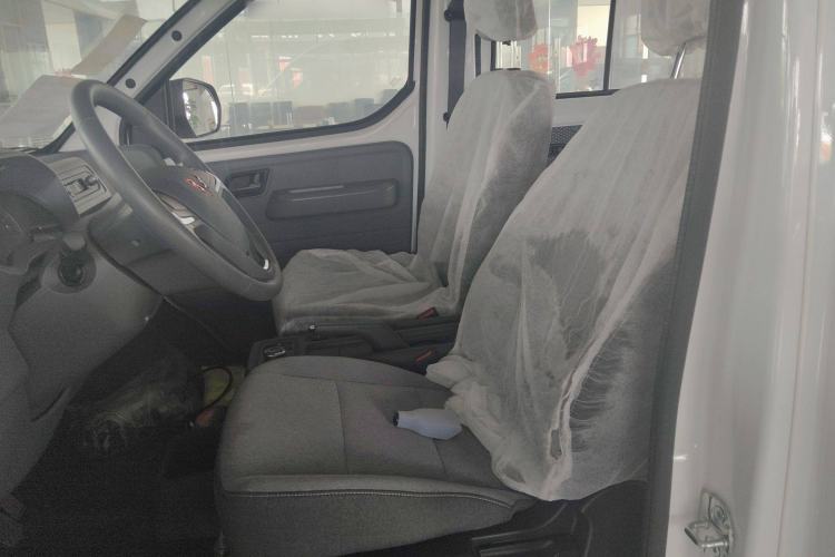 Used Wuling Yangguang 2025 Model 310KM Bus Edition—Customized by CATL