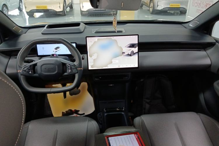 Used Lynk & Co Z20 2025 530 km Range Rear-Wheel Drive Max Center Console