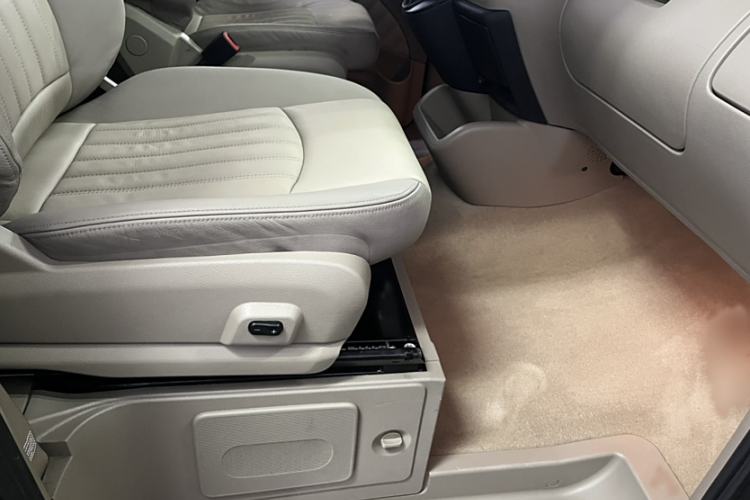 Used Mercedes-Benz Viano 2015 3.0L Partner Edition Interior 4