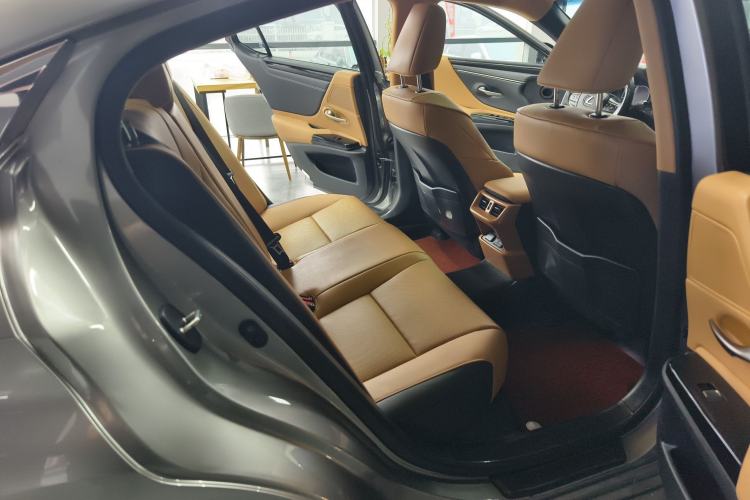 Used Lexus ES 2023 200 Excellence Edition
