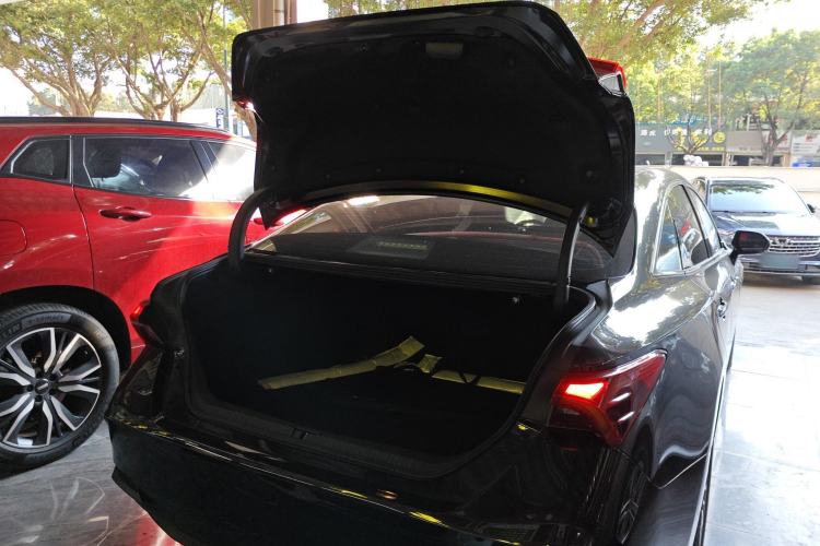 Used Toyota Avalon 2019 Dual-Engine 2.5L XLE Prestige Version China VI Standard