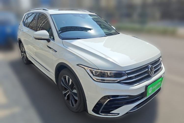 Used Volkswagen Tiguan L 2023 Restyled 330TSI Automatic Two-Wheel Drive R-Line Enhanced Comfort Version Front Right 45 Deg