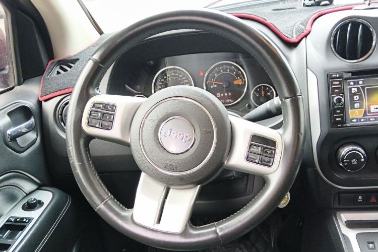 Used Jeep Compass 2014 Revised Version 2.4L Four-Wheel Drive Comfort Edition Steering Wheel