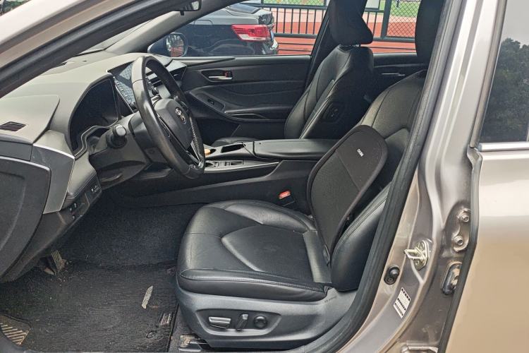 Used Toyota Avalon 2019 Dual-Engine 2.5L Luxury Edition China VI Standard
