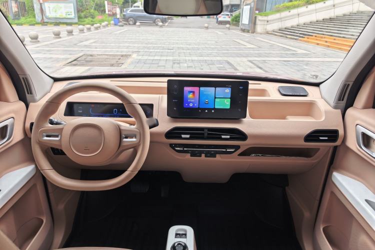 Used Geely Galaxy Panda 2023 Panda Mini 200km Endurance Bear Interior 4