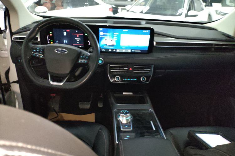 Used Ford Edge 2021 PLUS EcoBoost 245 Two-Wheel-Drive Platinum Edition 5 Seats
