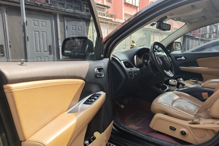 Used Dodge Journey 2013 2.4L Two-Wheel Drive Luxury Version