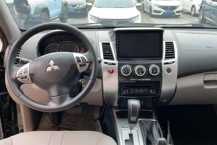 Used Mitsubishi Pajero Sport 2013 3.0L Automatic 4x4 Executive Edition