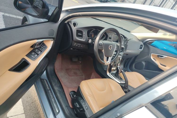 Used Volvo V40 2018 T3 Zhiyi Edition Interior 3