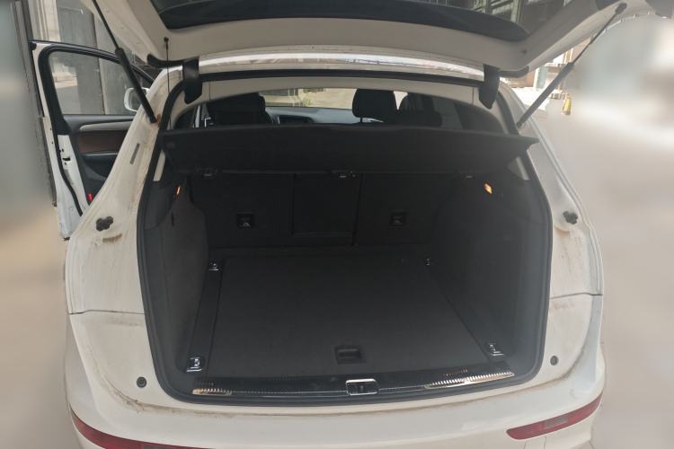 Used Audi Q5 2017 Plus 40 TFSI Ambition Model Trunk