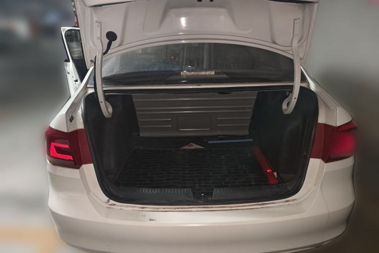 Used Volkswagen Santana 2015 1.6L Manual Fashion Edition
