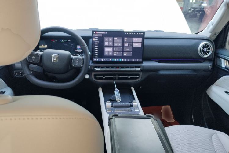 Used Tank 300 New Energy 2025 Hi4-T Center Console