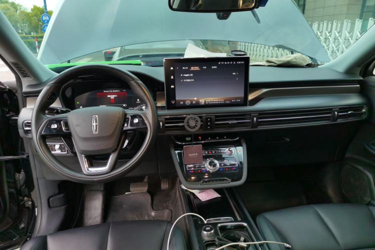 Used Lincoln Corsair 2021 2.0T Two-Wheel Drive Deluxe Edition Center Console