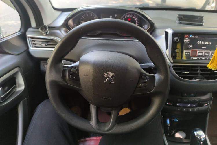 Used Peugeot 2008 2014 1.6L Automatic Fashion Edition Steering Wheel