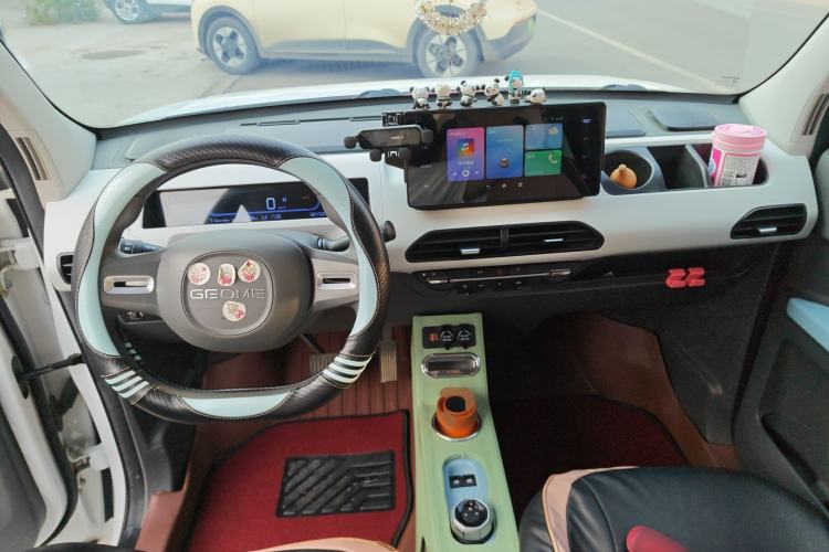 Used Geely Galaxy Panda 2023 Panda Mini 200km Endurance Bear Center Console