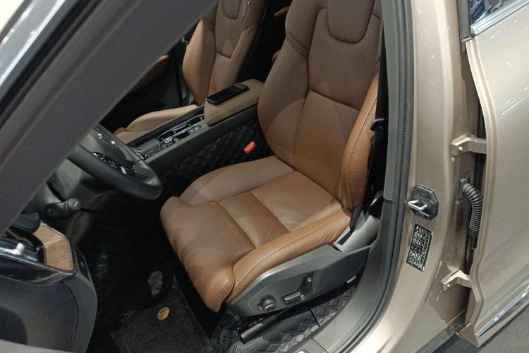 Used Volvo XC60 2024 B5 4x4 Smart Luxury Edition Left Front Seat