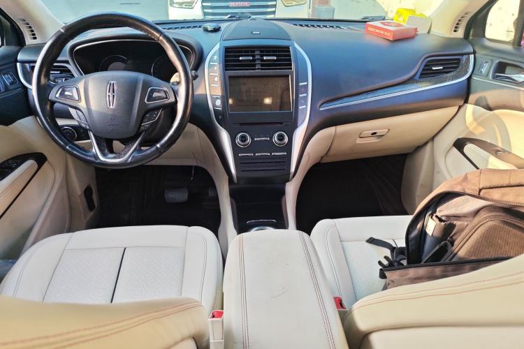 Used Lincoln MKC 2014 2.0T Four-Wheel Drive Prestige Edition Center Console