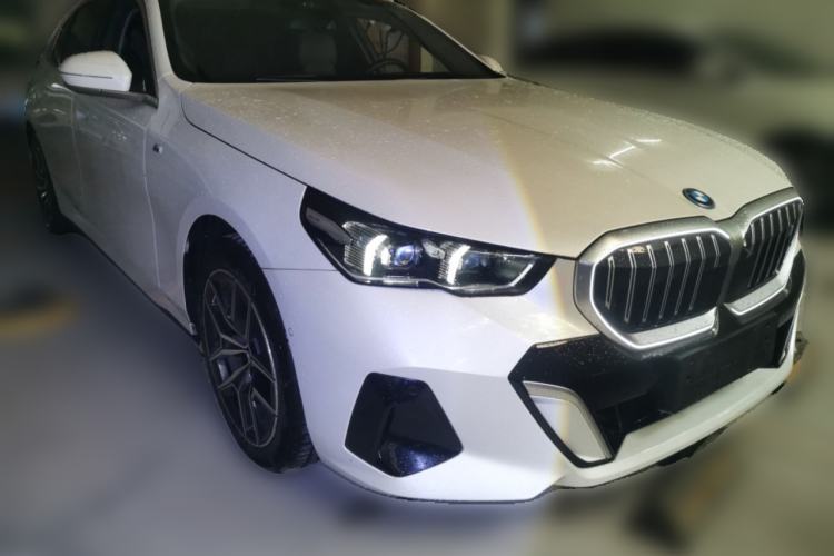 Used BMW i5 2025 eDrive 40L M Sport Package Front Right 45 Deg
