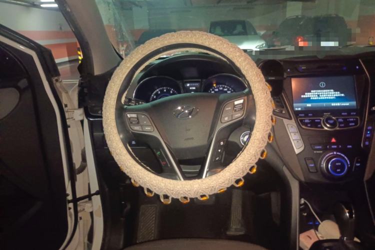 Used Hyundai Grand SantaFe 2013 3.0L 7-Seater 4x4 Flagship Edition Steering Wheel
