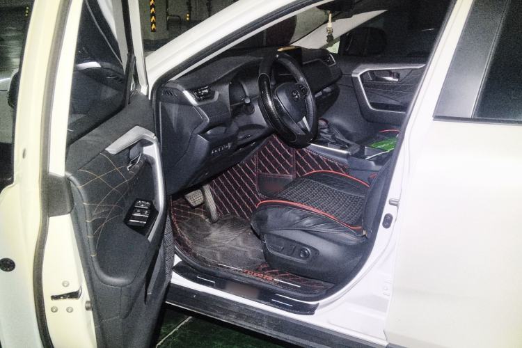 Used Toyota RAV4 2024 2.0L CVT Two-Wheel Drive Fashion Plus Edition Driver Seat