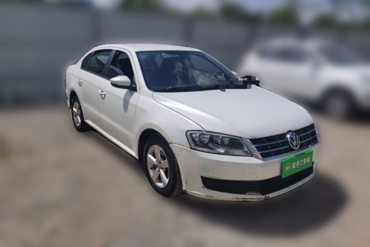 Used Volkswagen Lavida 2015 1.6L Automatic Fashion Edition Front Right 45 Deg