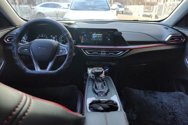 Used CHANGAN OSHAN X5 2023 Enjoy Edition 1.5T DCT Luxury Model Center Console