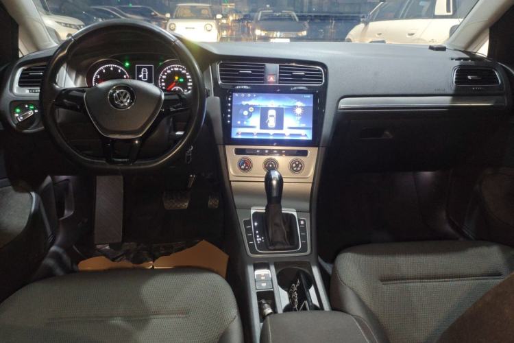 Used Volkswagen Golf 2015 1.6L Automatic Comfort Model Center Console