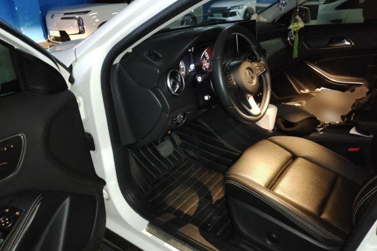 Used Mercedes-Benz GLA 2016 GLA 200 Sport Edition Driver Seat