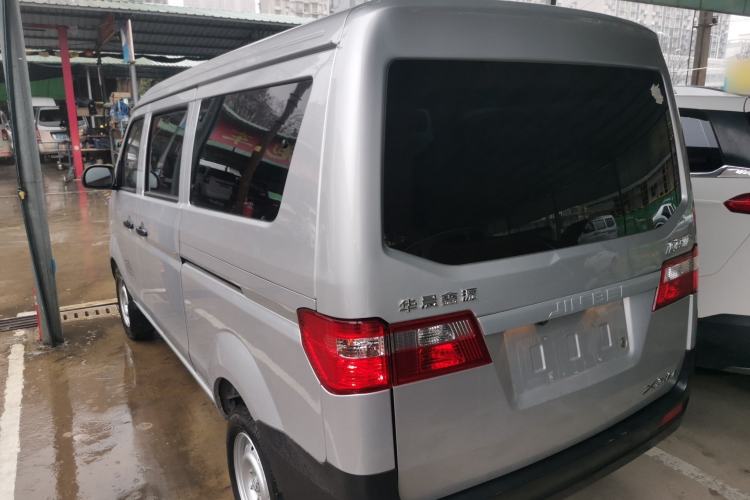Used Jinbei Hiace X30 2023 1.5L Super-Comfortable Passenger Van 5/6/7-Seater Non-Air-Conditioned Version Model SWC15M